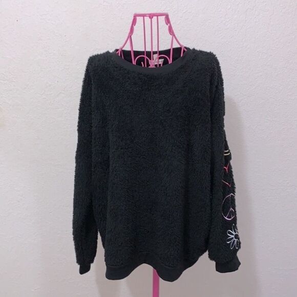 Derek Heart fuzzy sweater  - Picture 3 of 16